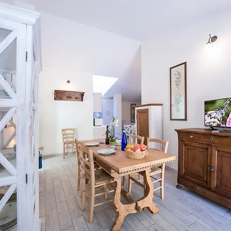 Apartment Balcone
