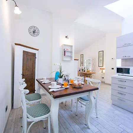 Apartment Balcone